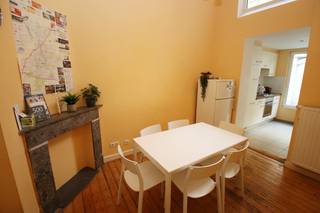 Wij mogen u deze studentenwoning aanbieden die zich onderscheidt door de volgende blikvangers:💥de lichtrijke woning is héél goed onderhouden en...