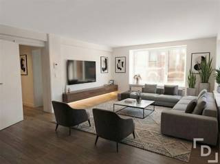 In het hart van het Ieperse centrum bevindt zich dit volledig gerenoveerde appartement.Via de trap of lift bereikt u een lichtrijk, modern...