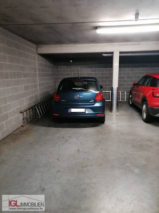 Emplacement de 5,30m x 3,10 m au niveau -1 d'un immeuble récent. 