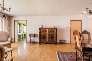 Ruim comfortabel appartement in Ruisbroek centrumDit appartement is gesitueerd op de tweede verdieping van een kleinschalige residentie. Wat meteen...