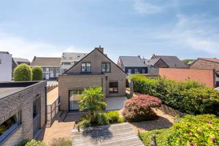 This immaculately maintained home is located in a central area