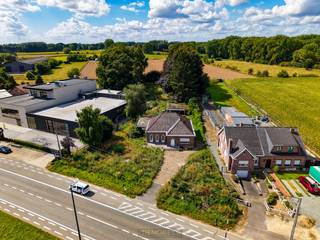 COMMERCIËLE PROJECTGROND (1.481M²) biedt een uitzonderlijke kans op een TOPLOCATIE langs de DRUKKE GEWESTWEG N42 (WETTEREN-LESSEN) en...