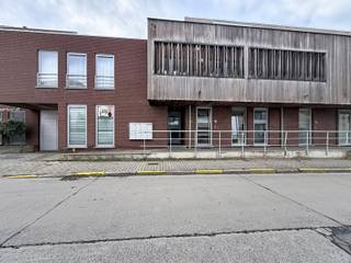 Doe een virtueel bezoek via www.living-stone.be en plan er je bezoek in.Gelijkvloers appartement met tuin.Gelijkvloerse verdieping - centrum...