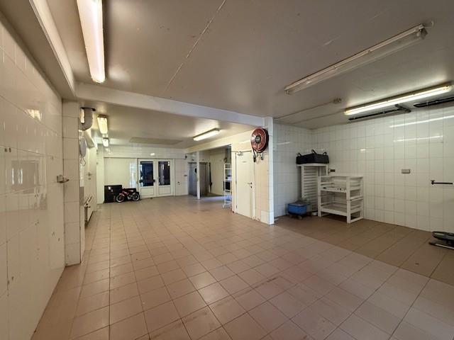 Ruim handelspand met kelder te huur op topligging nabij E17 en R4 - photo 3