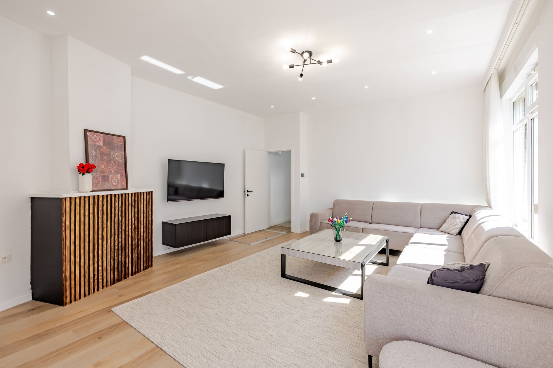 Top gerenoveerde woning met 3 slks op gunstige ligging - foto 4