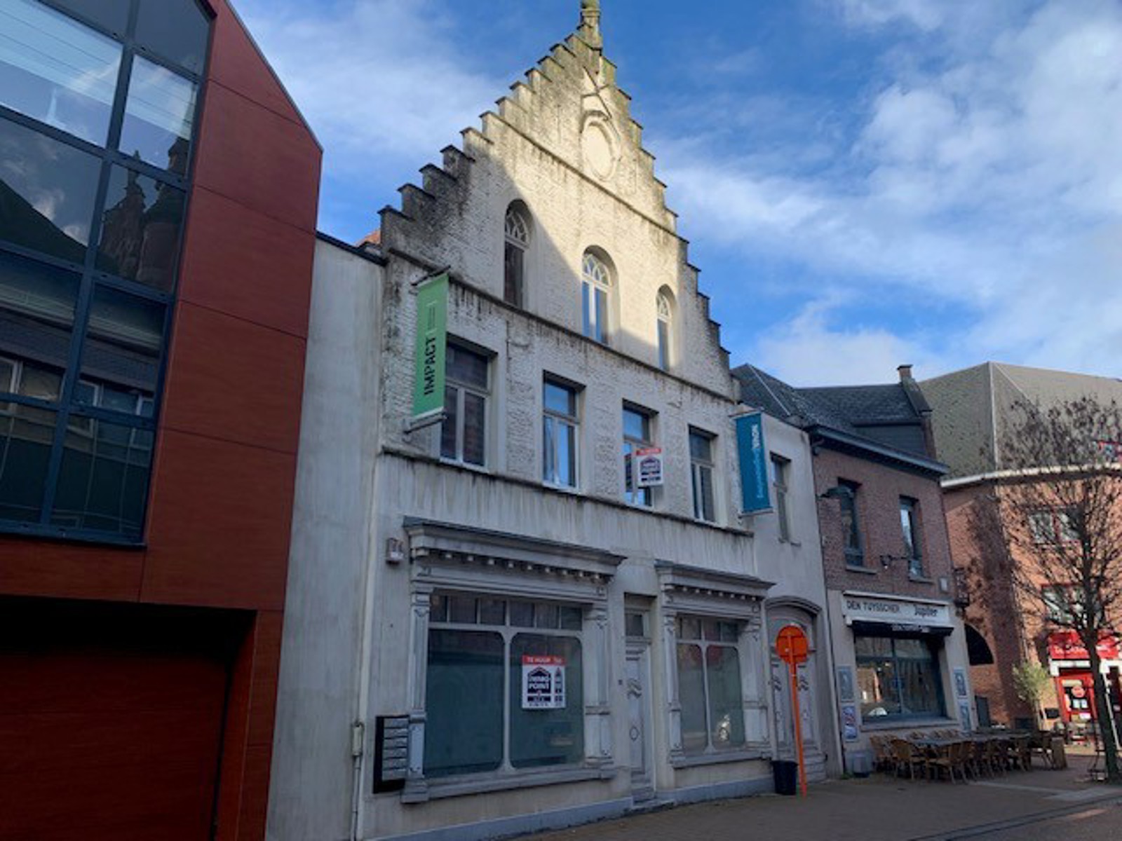 Gerenoveerd gebouw voor gemengd gebruik - foto 2