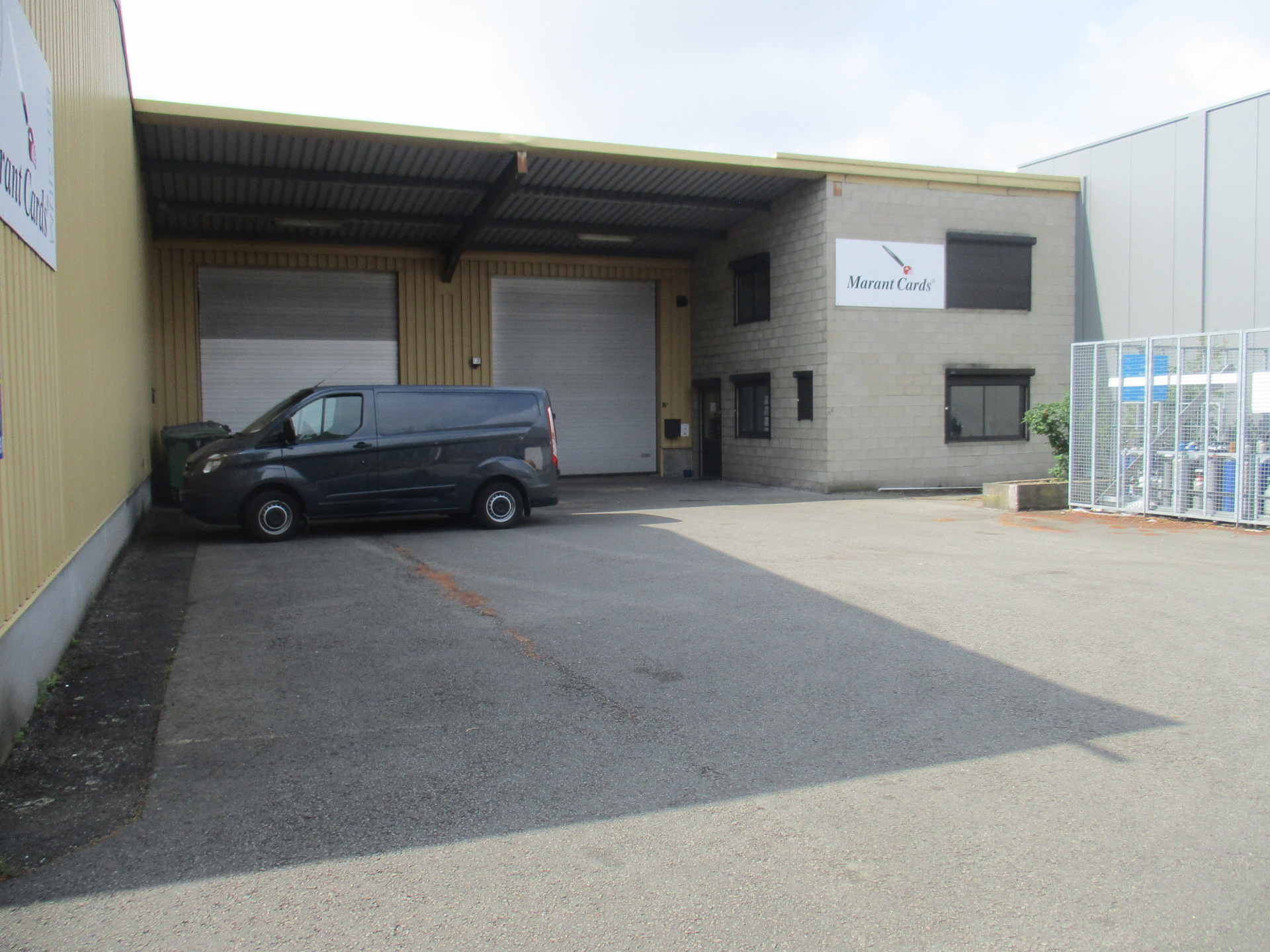 Aartselaar: Magazijn met kantoor te huur - foto 1