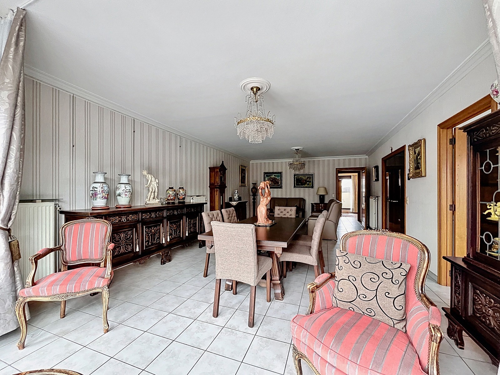 Lichtrijk én Ruim Appartement met 2 SLPK, Centrum Aalst! - foto 4