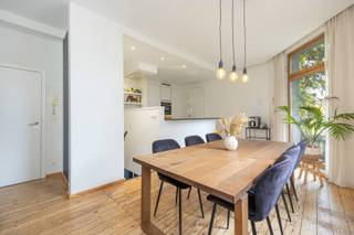 Ruim triplex appartement met twee slaapkamers en dakterras op een centrale ligging nabij 't Zuid!Dit appartement is als volgt ingedeeld: via de...