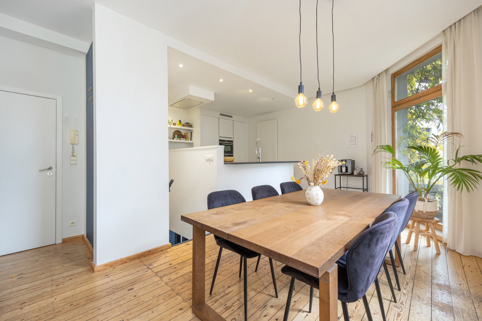 Ruim triplex appt met 2 slpk en dakterras nabij 't Zuid! - foto 1