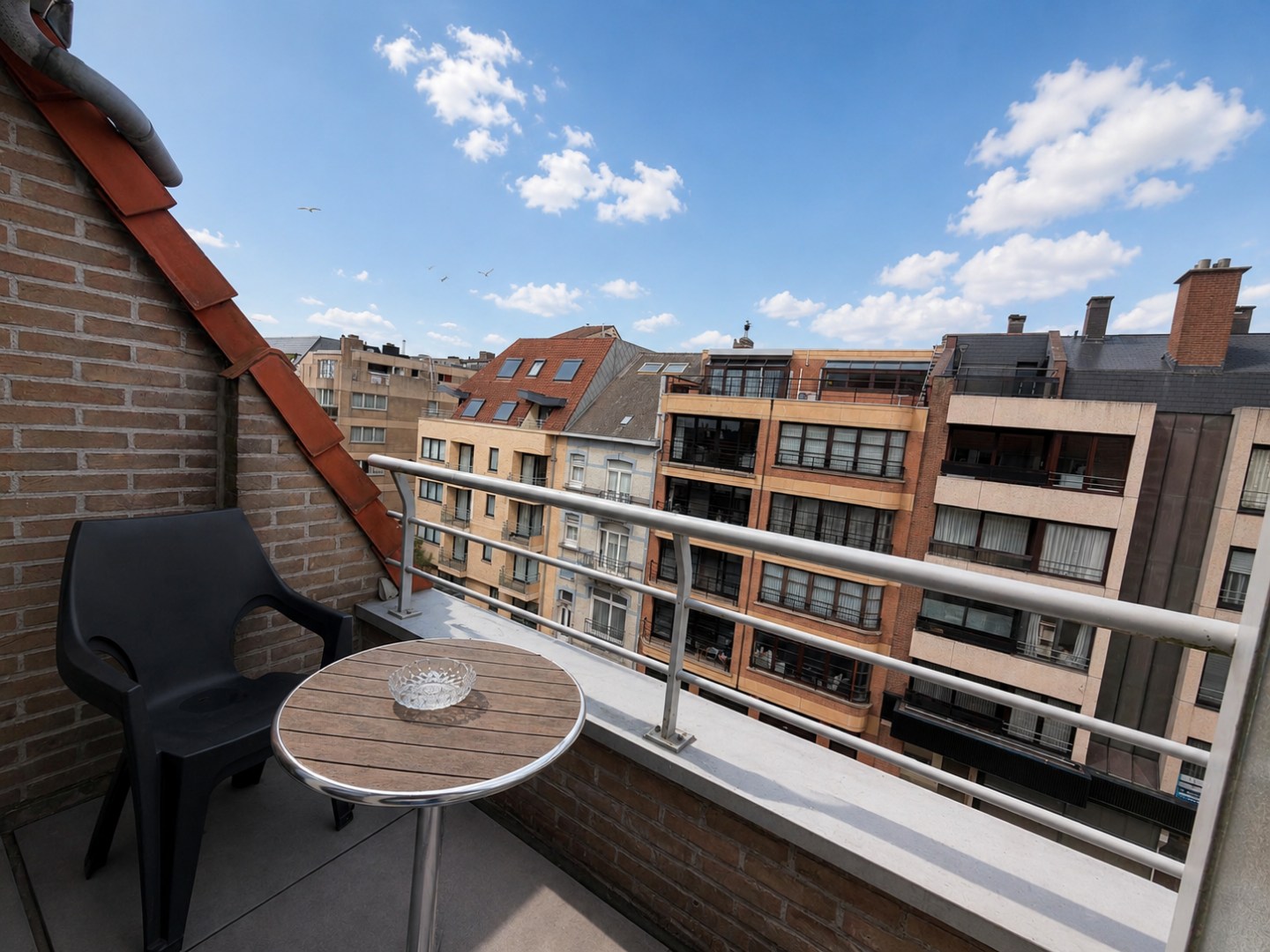Spacious duplex apartment with 2 bedrooms in the heart of Middelkerke. - photo 4