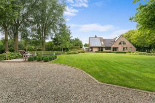 Woning omringd door oase van groen te Boezinge. Ontdek deze prachtige woning te Boezinge, ideaal gelegen te midden van een idyllisch van rust en...