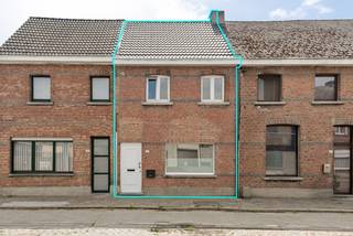 Zeer centraal gelegen woning op de verbindingsweg tussen Reet en Aartselaar, nabij de opritten van zowel de E19 en A12 Antwerpen-Brussel.  Ideaal...