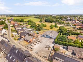 This 2,610 m² development lot is located in the heart of Kruisem.The lot offers a wide range of urban planning possibilities.