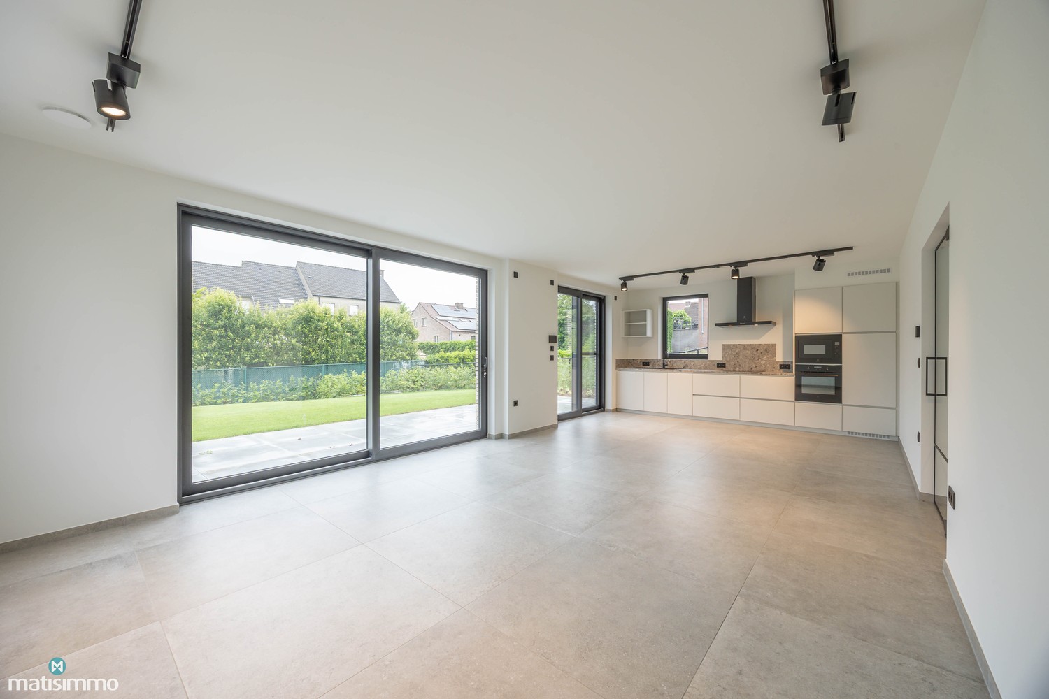 HOOGWAARDIG AFGEWERKTE NIEUWBOUWWONING MET DRIE SLAAPKAMERS EN TUIN (INCLUSIEF TUINONDERHOUD) TE RIEMST - foto 4