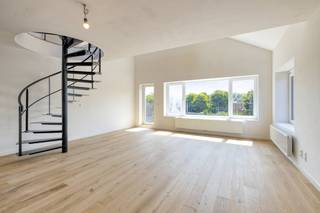 In the Veurnestraat in De Panne, we find this spacious and bright apartment (121 m²) with a sunny terrace (5 m²) for sale. The apartment was completely renovated in 2025, is quietly located but within walking distance of the center. The apartment has 3 bedrooms and the possibility to purchase a garage on the grounds behind it. Looking for real estate in De Panne? Be sure to read on.LAYOUT:&gt; Second floor:- hall;- spacious living room (41 m²) with access to the 5 m² south-facing terrace;- kitchen with sink, ceramic stove, hood, combi microwave, refrigerator and dishwasher;- storage room with washing machine connection;- 3 spacious bedrooms;- spacious bathroom with shower, bath, double sink with washbasin and toilet;- separate toilet;&gt; Third floor:- mezzanine with access to the roof terrace;Possibility to purchase a garage on the grounds behind it.GENERAL:- favourable EPC B (122 kWh/ (m² year))- compliant electrical inspection- gas central heating, condensing boilerAre you looking for a spacious, ready-to-move-in apartment, for permanent residence or for a second home? Don't hesitate to contact our Dewaele Koksijde office: 058 330 600.