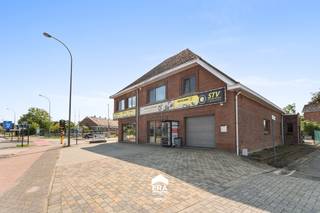 Dit ruime handelspand met appartement is gelegen langs de Weg naar Helchteren in Oudsbergen (Meeuwen), op een toplocatie met veel passage. De...