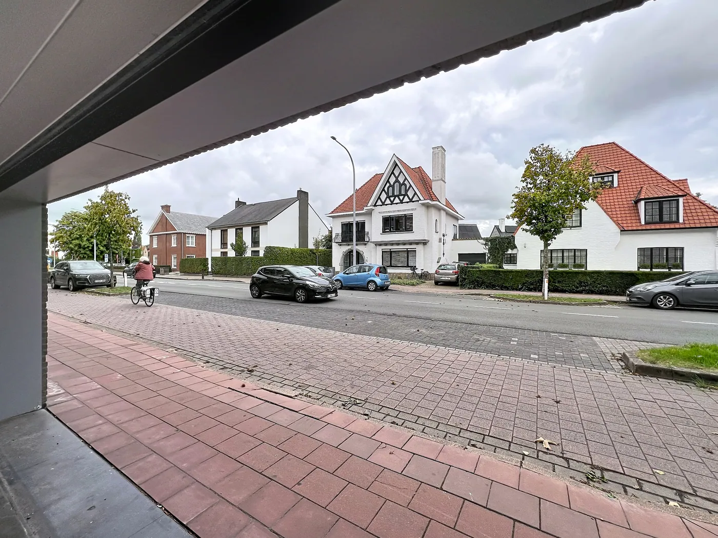 Zeer ruime VERHUURDE inpandige garagebox ( 27m2 ) - foto 4