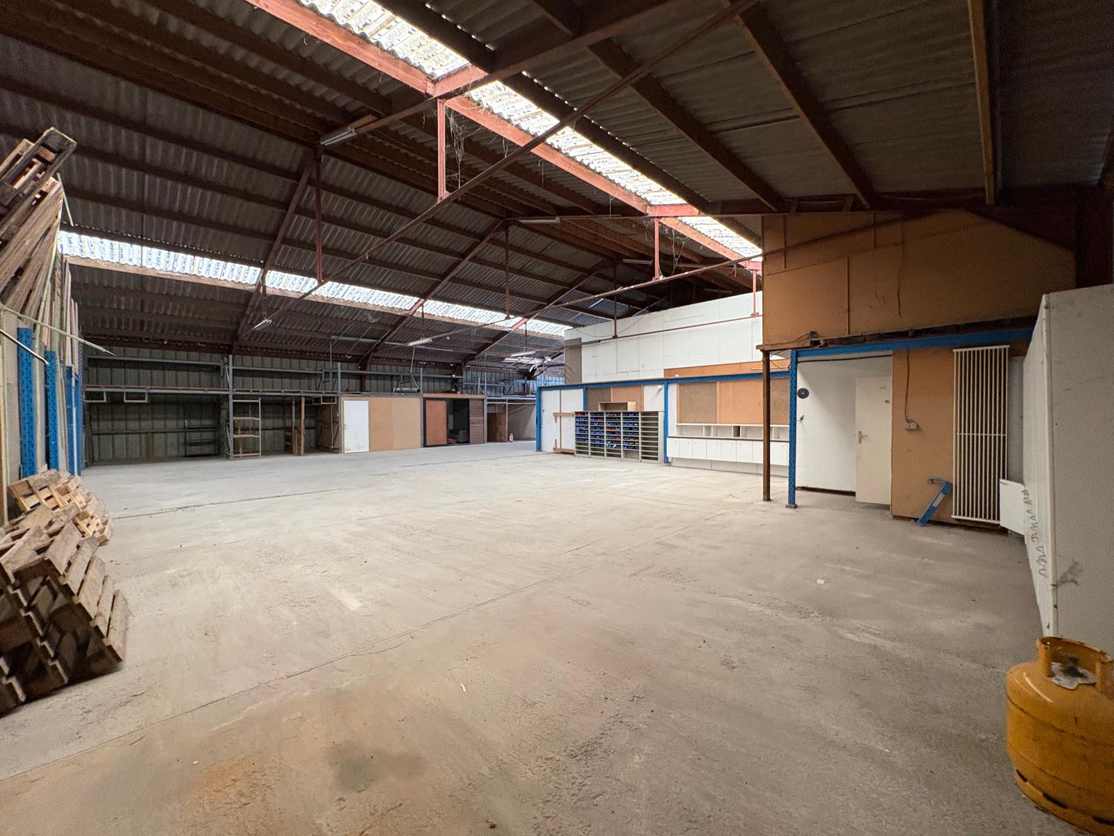 Goed bereikbare loods op toplocatie in Ternat - foto 4