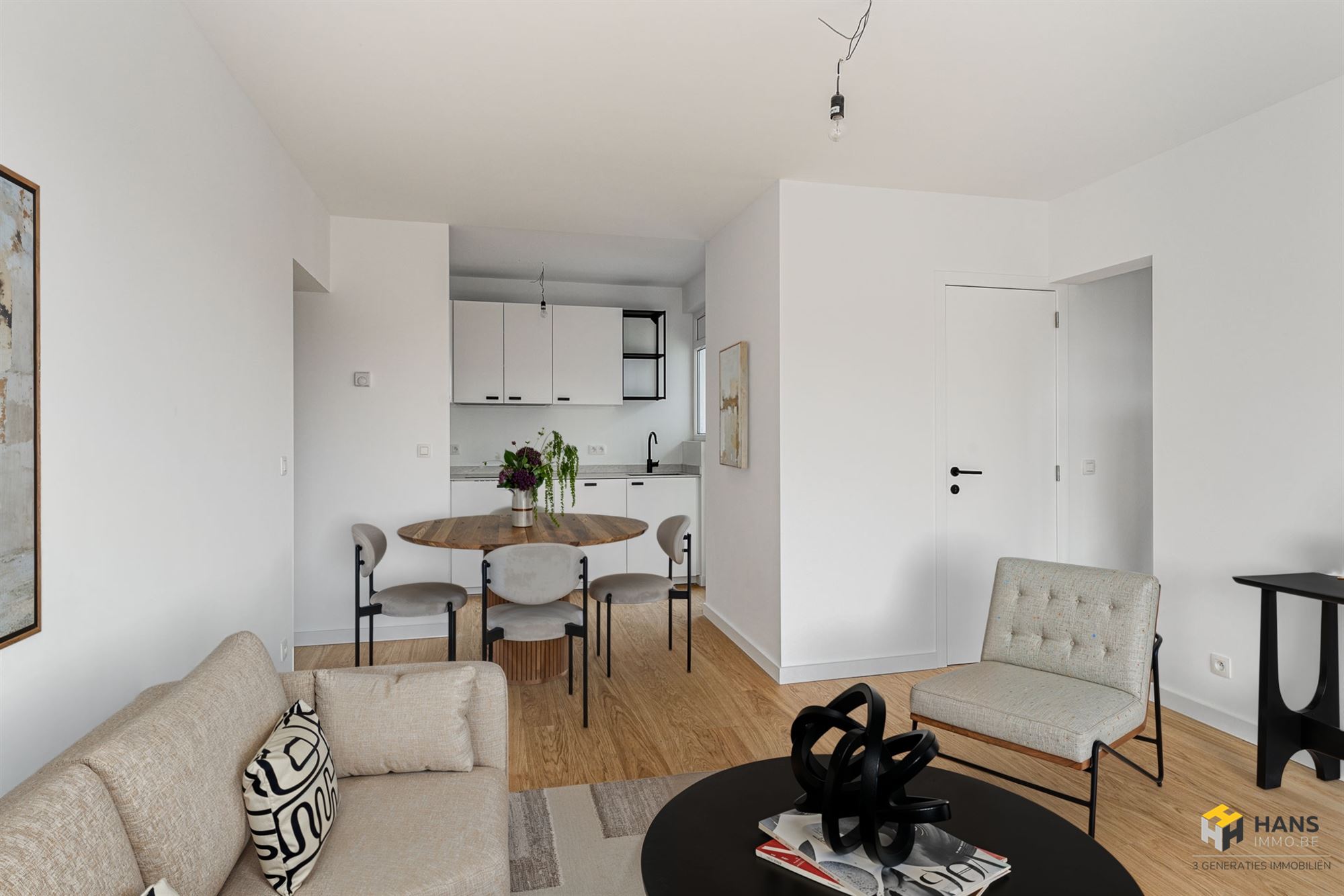 Gerenoveerd appartement (.60m²) met 2 slaapkamers en terras (3 m²) in Deurne. - foto 1