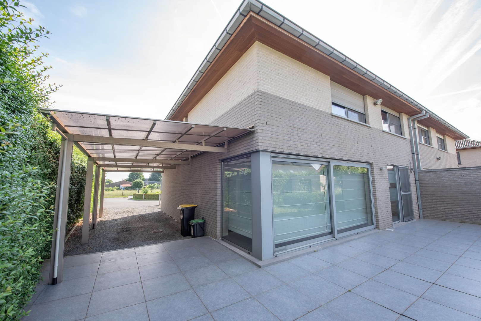 Rustig gelegen, ruime woning met 3 slaapkamers te Oeselgem! - foto 2