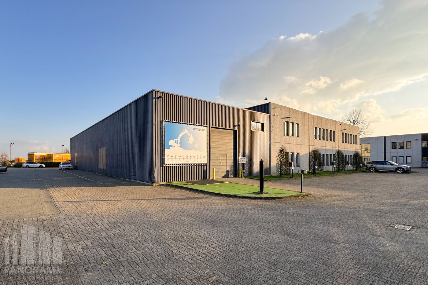 KMO-UNIT MET 250 m² MAGAZIJN EN 60 m² INGERICHTE KANTOREN OP TOPLOCATIE - foto 5