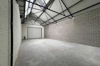 In de nieuwe ontwikkeling “De Weverij” te Kalken bieden wij een modern magazijn aan met een vrije hoogte van ca. 4,30 m en een inrijhoogte van...