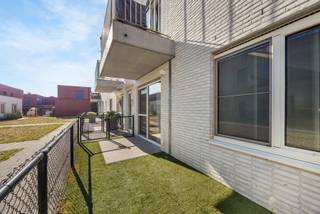 GRONDPLAN + 3D + FLOORPLANNER + VOLLEDIGE BESCHRIJVING OP DE WEBSITE www.bauwensvastgoed.be Instapklaar Gelijkvloers Appartement met Tuinterras...