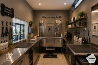 U kunt een BOD uitbrengen op deze woning, rekening houdend met de AANVANGSPRIJS van <strong>369.000 euro,</strong> elk hoger BOD wordt voorgelegd aan de eigenaars die al dan niet kunnen ingaan op dit aanbod.<br /><br /><strong>PRACHTIGE HANDELSWONING</strong> op mooie locatie nabij het <strong>centrum van Brugge</strong> en in het bruisende centrum van Assebroek. Op het gelijkvloers is er een handelsruimte (verschillende mogelijkheden zowel horeca als dienst of kantoor) met bureau , apart toilet, grote bergruimte en een <strong>ZONNIG koertje.</strong> Op de eerste verdieping is er een zeer AANGENAME leefruimte met parket en ingebouwde spots, keuken en een LEUK MOOI TERRAS om lekker te genieten met magnifiek uitzicht. Op de tweede verdieping is er een apart toilet, badkamer met lavabo en ligbad/douche en 2 mooie slaapkamers. Troeven: <strong>TOPLOCATIE</strong> voor nieuwe handelszaak/kantoor of veel andere mogelijkheden. <strong>INSTAPKLAAR</strong>, C.V. op aardgas - Vaillant- ketel ( woonst), <strong>Hoogrendementsbeglazing</strong> en een goedgekeurde elektriciteit! Deze woonst kan ook interessant zijn als investering. Bel ons snel en maak een afspraak.