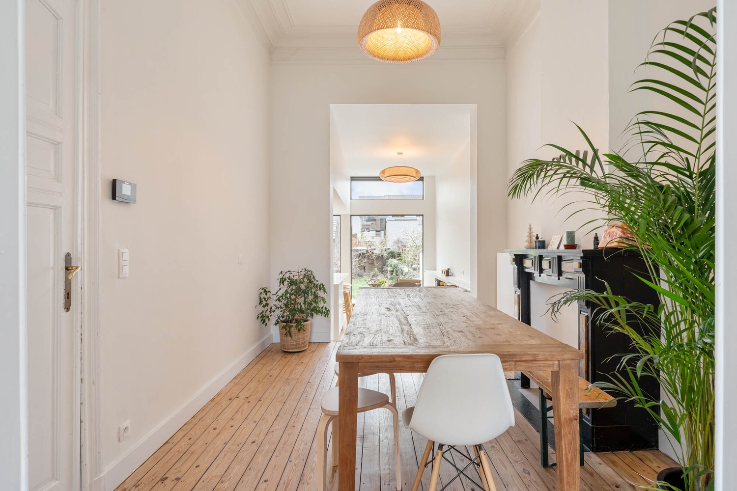 Prachtig gerenoveerd en energiezuinig herenhuis met 5 slaapkamers, 2 badkamers en een tuin op een toplocatie nabij het station van Leuven! - foto 4