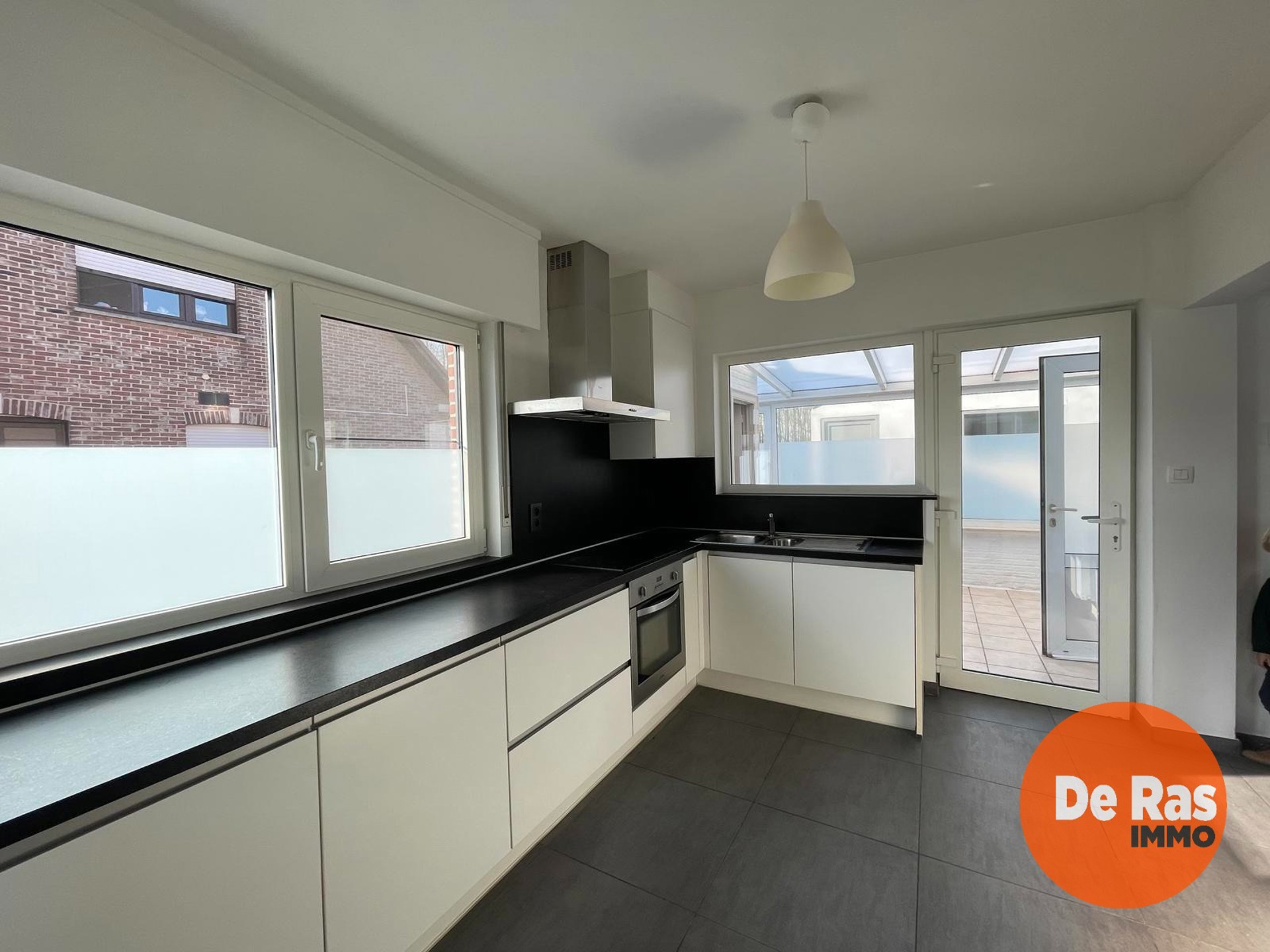 WICHELEN - Ruime woning met multifunctionele loods. - foto 5
