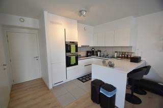 Prachtig eenslaapkamerappartement op project Heuveldal met volgende kenmerken:<br /><br />° kwalitatieve afwerking <br />° veel lichtinval door de grote raampartijen<br />° rustig gelegen met een vlotte verbinding met de E313 en Maastricht<br />° wonen in een verzorgde residentie<br />° op slechts enkele minuten rijden van het commercieel centrum, scholen, sportaccommodaties etc. <br />° alle modern wooncomfort aanwezig<br /><br />INDELING:<br /><br />° Niveau - 1:<br />Kelderberging nr. 2<br /><br />° Niveau 0:<br />Autostaanplaats nr. A1.02<br /><br />° Niveau +1: <br />Inkomhal met vestiaireruimte - gastentoilet - ruime living met open keuken - terras - berging - slaapkamer met en suite badkamer <br /><br /><br />Maak gebruik van deze unieke kans en vraag snel een bezichtiging aan via de website van Confideo Immo. Klik door naar het pand kies vervolgens voor "Ik ben kandidaat" onder de omschrijving. Na het volgen van de stappen wordt u door ons gecontacteerd om een bezichtiging in te plannen.