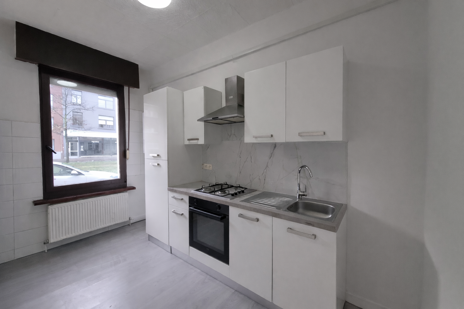 Lichtrijk Appartement Op Het Gelijkvloers Te Huur! - foto 2