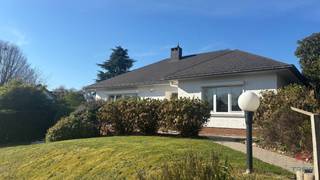 ALSEMBERG, opgefriste villa met 3 slaapkamers in een groene en residentiële wijk, vlakbij parken, met een bewoonbare oppervlakte van ±150m²,...
