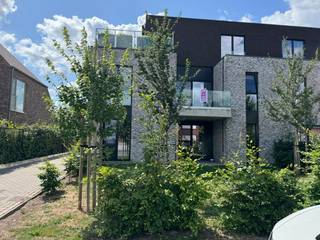 Dit instapklare appartement is ideaal voor wie op zoek is naar comfortabel en praktisch wonen met een moderne afwerking. Gelegen op een goede...