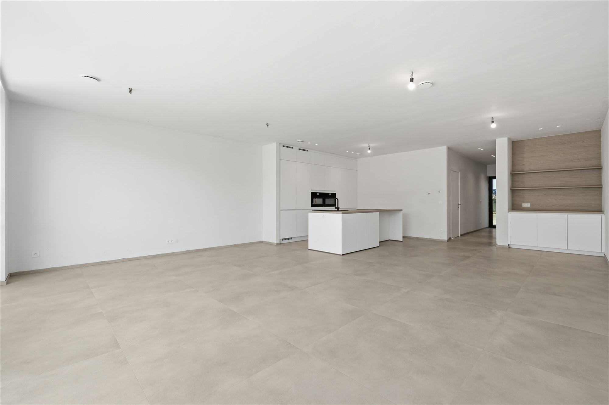 Closed new construction with 4 rooms, 2 bathrooms, garage and garden - photo 5