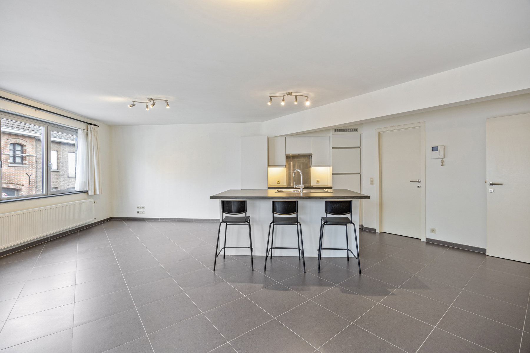 Instapklaar appartement met 2 kamers, staanplaats en terras - foto 3