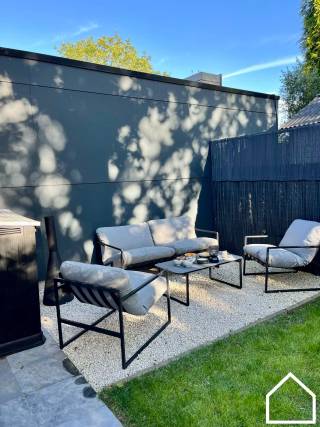 Deze woning is ook geschikt als investering met een potentiële verhuurwaarde van 850€/maand!Ligging:Deze instapklare en volledig gerenoveerde woning...