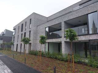 Vraag uw bezoek aan via info@optimusvastgoed.be!TE HUUR: zeer mooi appartement met  2 slaapkamers te Koersel-centrum!Dit appartement bevindt zich op...