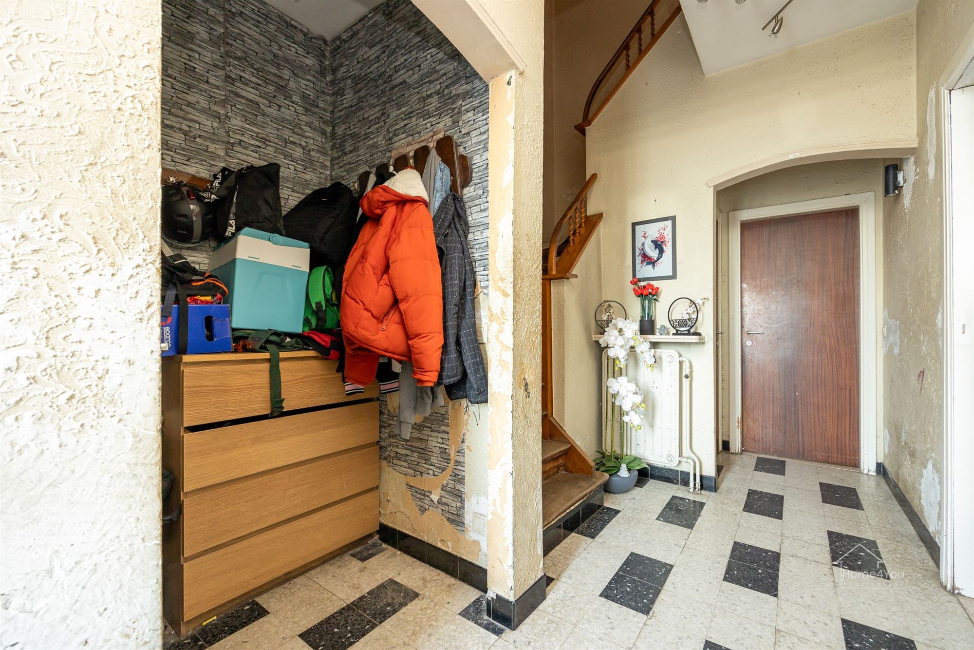 Op te frissen woning met zéér ruime extra zolder - foto 2