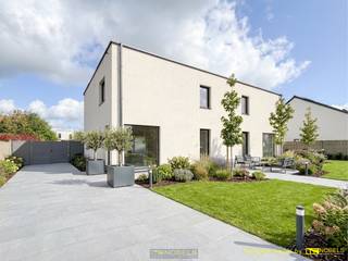 <p><u><strong>Verkoop onder btw-stelsel (21%)</strong></u><br /><br />Moderne HALFOPEN NIEUWBOUWWONING met ZONNIGE TUIN, DUURZAME TECHNIEKEN en een EIGENTIJDSE AFWERKING in het landelijke Everbeek. Deze stijlvolle woning combineert STRAK DESIGN met MAXIMAAL WOONCOMFORT. U geniet hier van een OPEN EN LICHTRIJKE LEEFRUIMTE met GROTE RAAMPARTIJEN die een mooi zicht en directe toegang bieden tot de TUIN. Aansluitend vindt u een MODERNE KEUKEN MET KOOKEILAND, ideaal voor wie houdt van gezellig koken en praktisch wonen. Op het gelijkvloers is er bovendien een PRAKTISCHE BERGING/WASPLAATS voorzien. De verdieping omvat DRIE VOLWAARDIGE SLAAPKAMERS, berging en een STIJLVOL INGERICHTE BADKAMER, perfect afgestemd op het comfort van een gezin of koppel. Buiten geniet u in alle rust van de tuin en de GROENE, LANDELIJKE OMGEVING. Gelegen in het charmante Everbeek, deelgemeente van Brakel, biedt deze ENERGIEZUINIGE WONING een aangename combinatie van hedendaags wonen, ruimte en natuur.<br /><br />Adres: Maandagstraat 2C te Brakel<br /><br />P-score: A, G-score: A; Bestuursmaatregelen in het maatregelenregister: neen.</p>