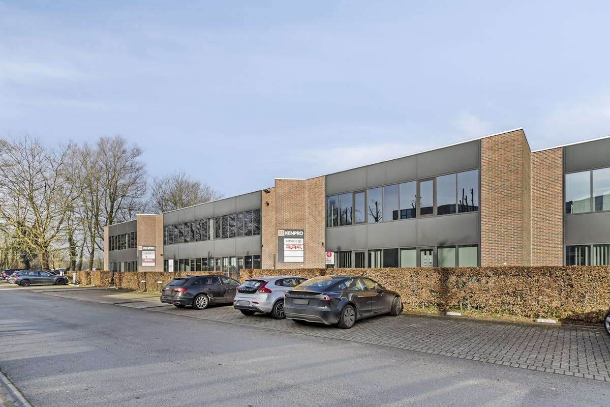 Spacious office (430 m²) with 12 parking spaces near E17 - photo 2