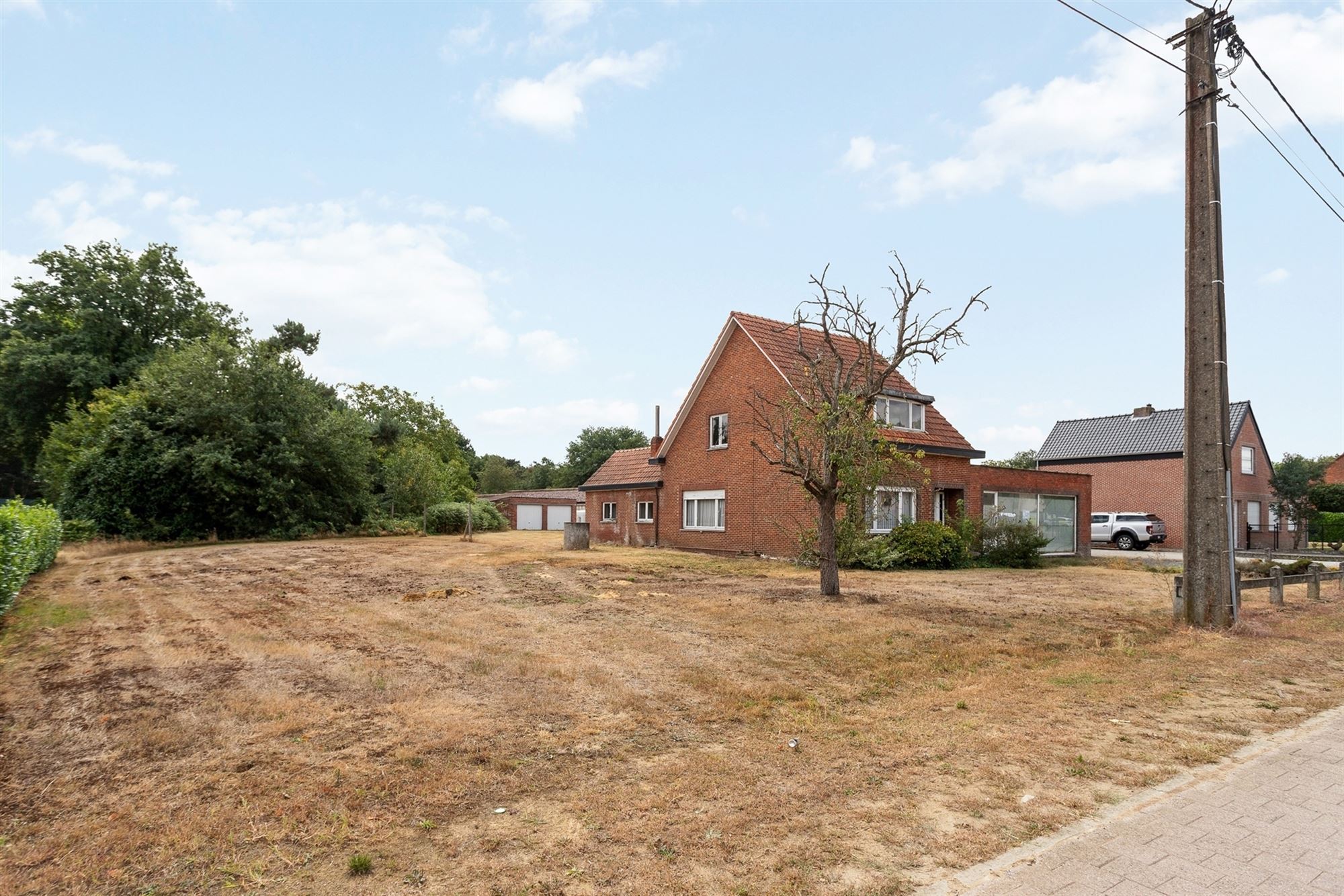 TE RENOVEREN OF TE SLOPEN WONING OP EEN PRACHTIG PERCEEL VAN 7841M² TE MEERHOUT - foto 4