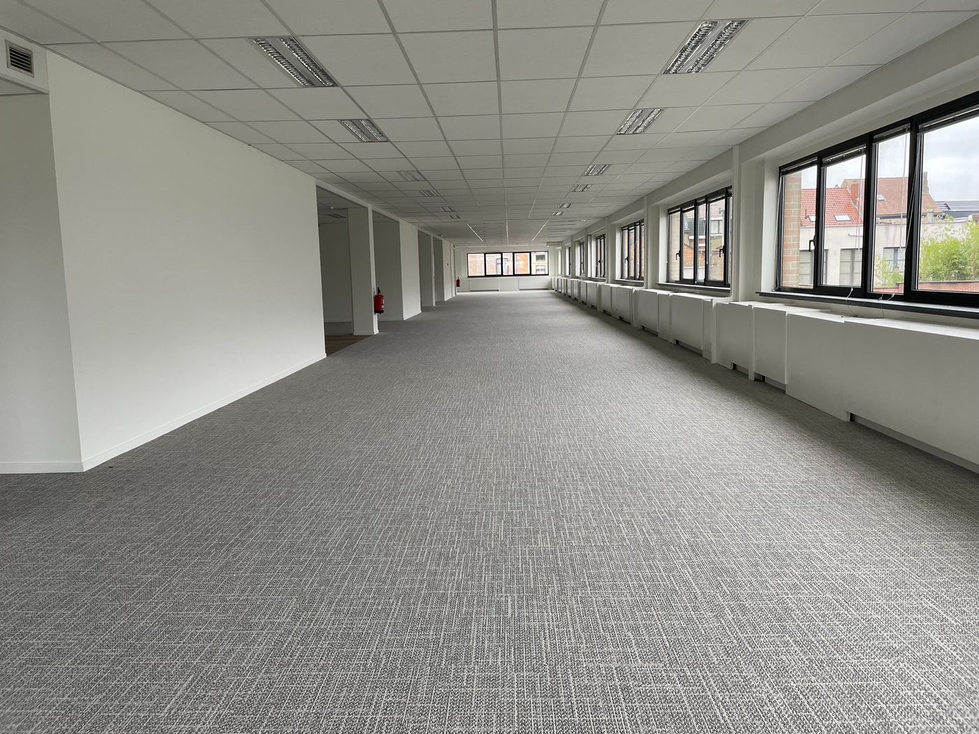 Instapklaar kantoor van 343 m² langs de R0 - foto 5