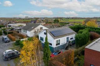 Dit veelzijdige pand, gelegen in de Kouter 114 te Deinze combineert wonen en werken op één locatie en biedt tal van mogelijkheden voor wie op zoek...