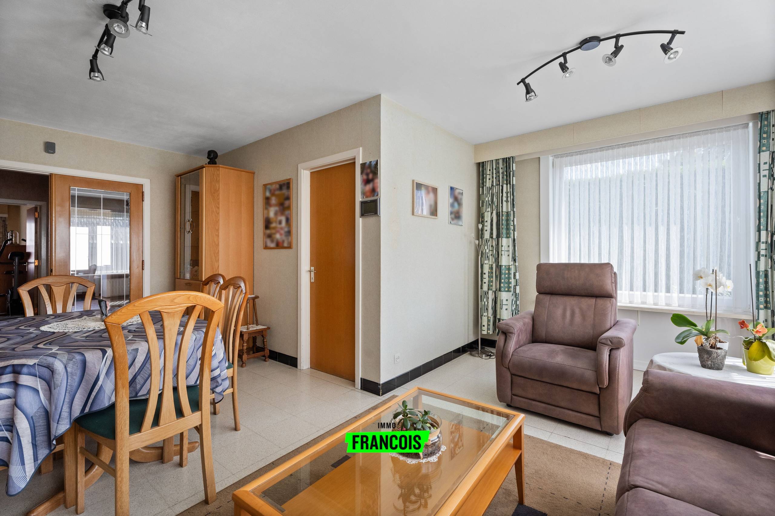 Instapklaar appartement met 2 slaapkamers met garage in het centrum van Diksmuide - foto 1