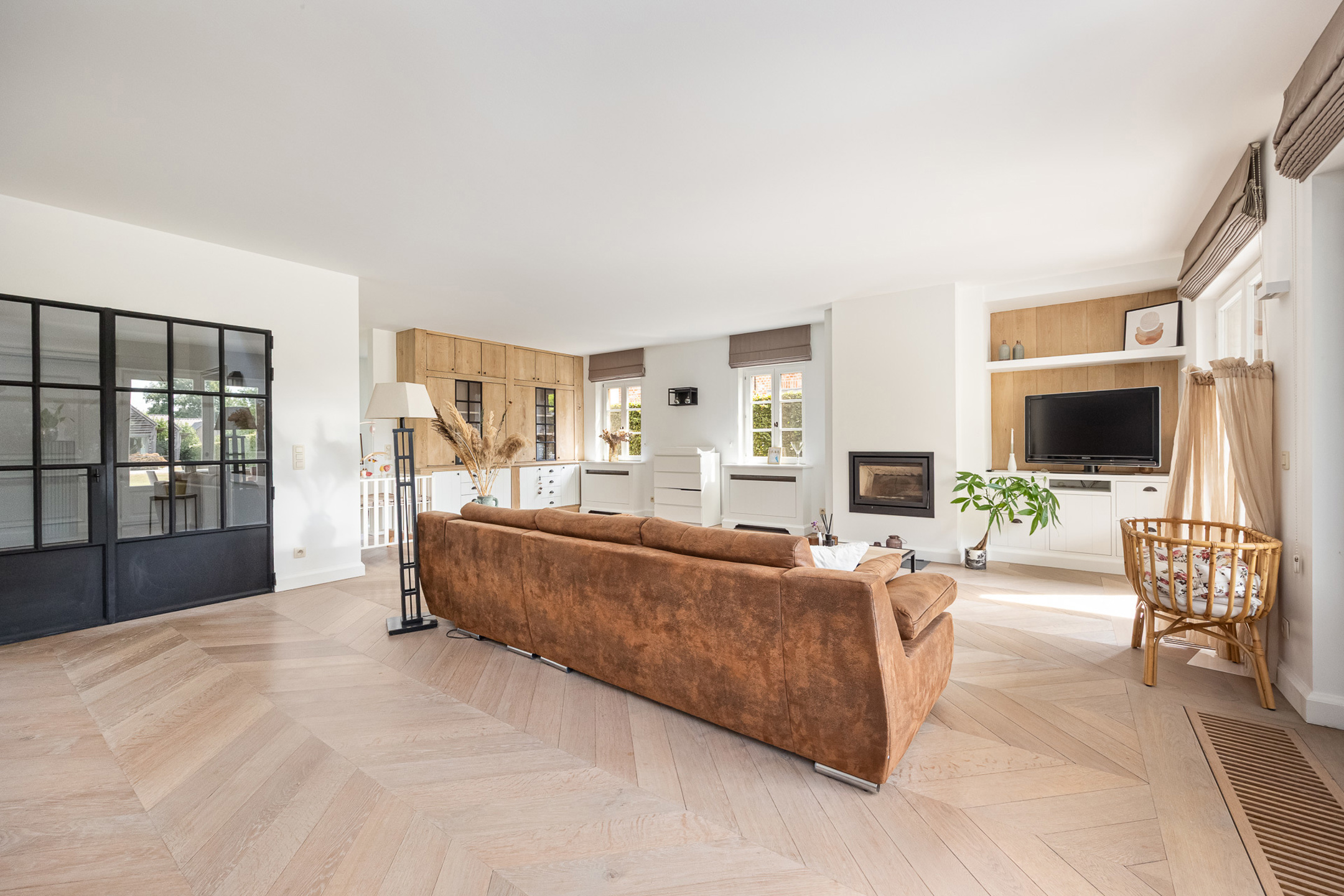 Ruime villa met hoge afwerkingsgraad en polyvalent bijgebouw - foto 5