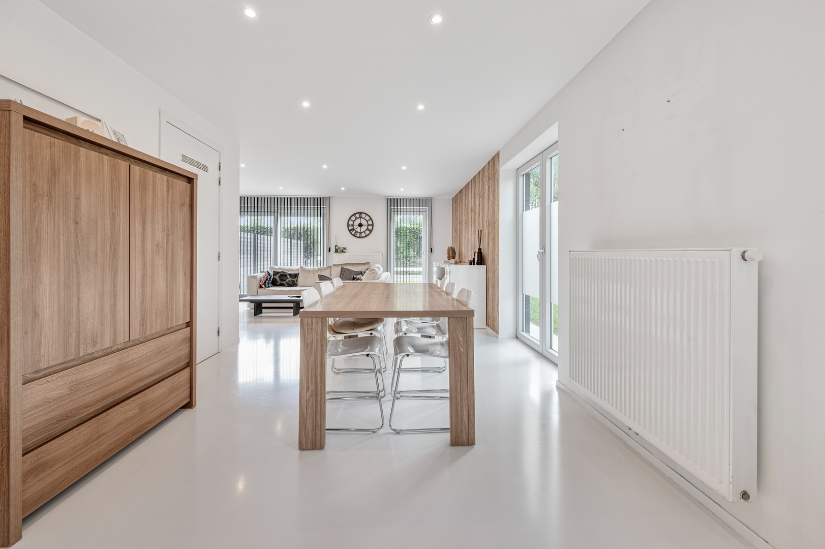 Recente en enorm lichtrijke half open bebouwing met veel troeven in een kindvriendelijke omgeving! - foto 4