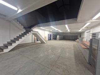 Idéalement situé aux portes du centre-ville et au pied du Ring de Charleroi, cet ensemble immobilier offre de nombreuses possibilités...