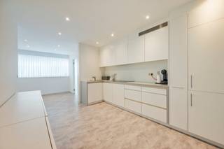 [[ DIT PAND NEEMT DEEL AAN DE ERA OPEN HUIZEN DAG OP 6/12 VAN 16:00 TOT 17:00 ]] Op zoek naar een woning met potentieel én uitstekende ligging?...